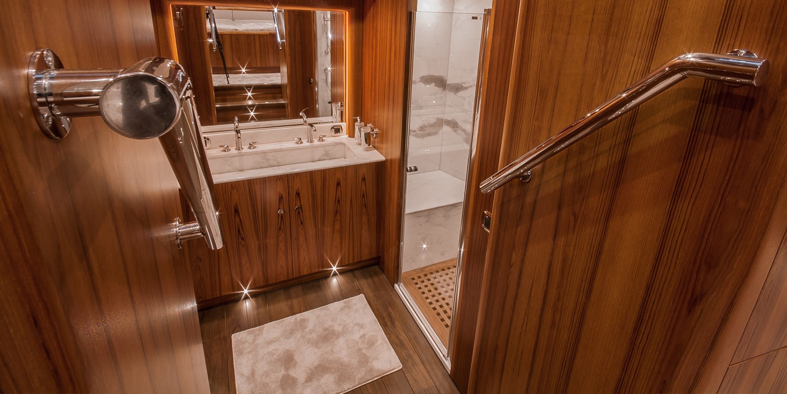 Флайбриджная яхта Wim Van Der Valk купить в России