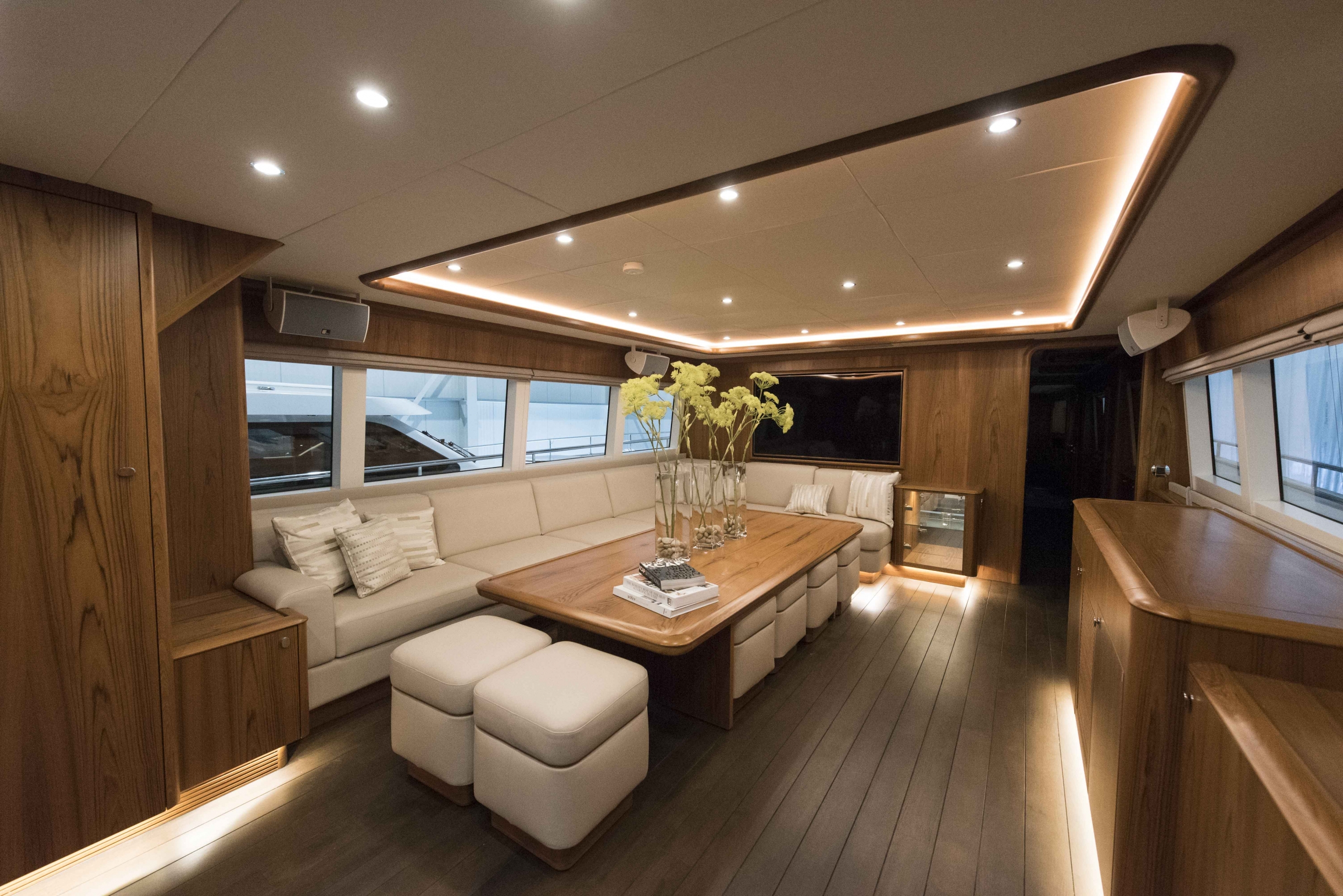 Флайбриджная яхта Wim Van Der Valk купить в России