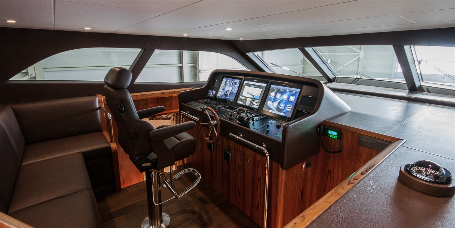 Флайбриджная яхта Wim Van Der Valk купить в России