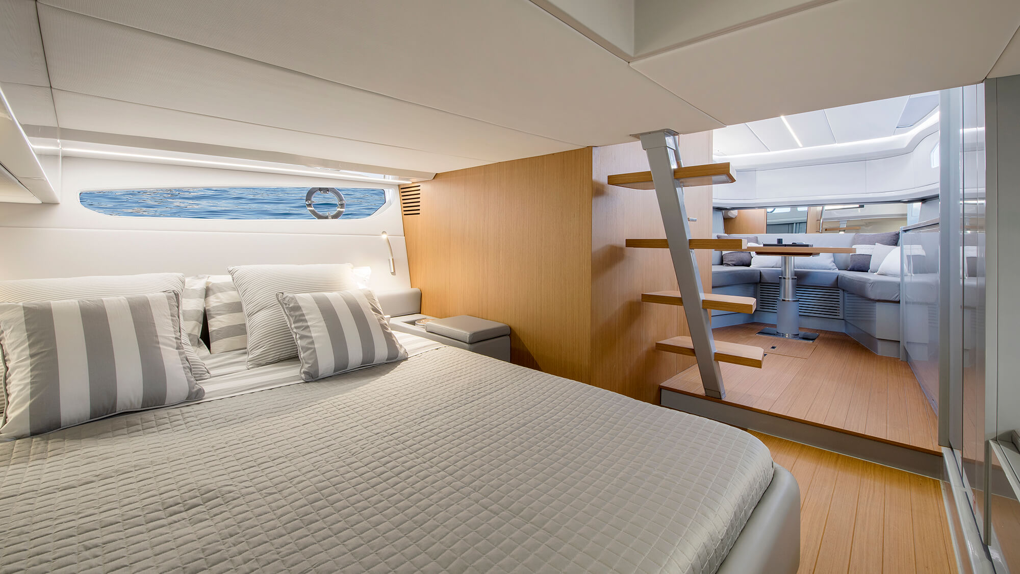 Bluegame BG42 | Интерьер 2