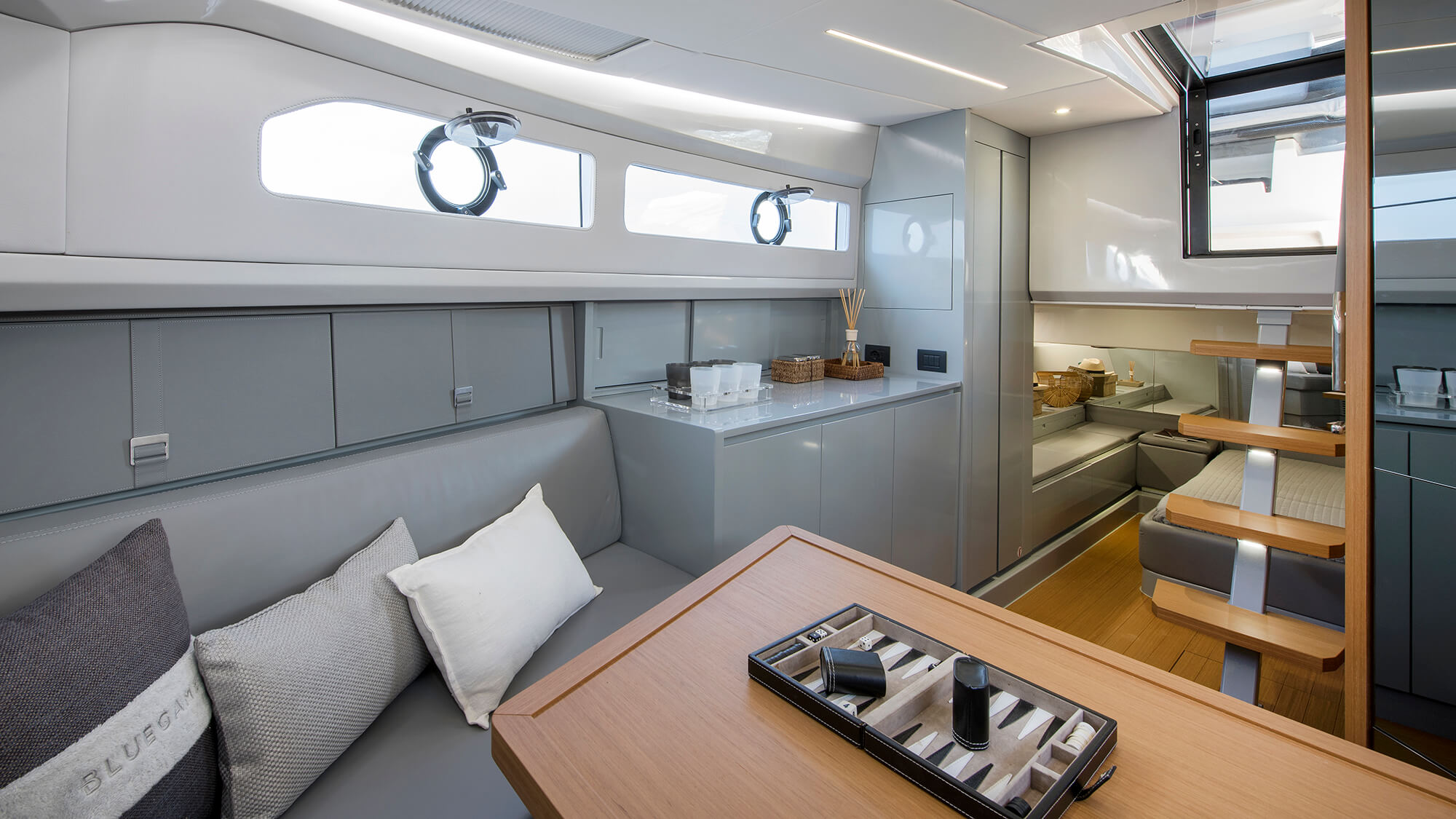 Bluegame BG42 | Интерьер 5