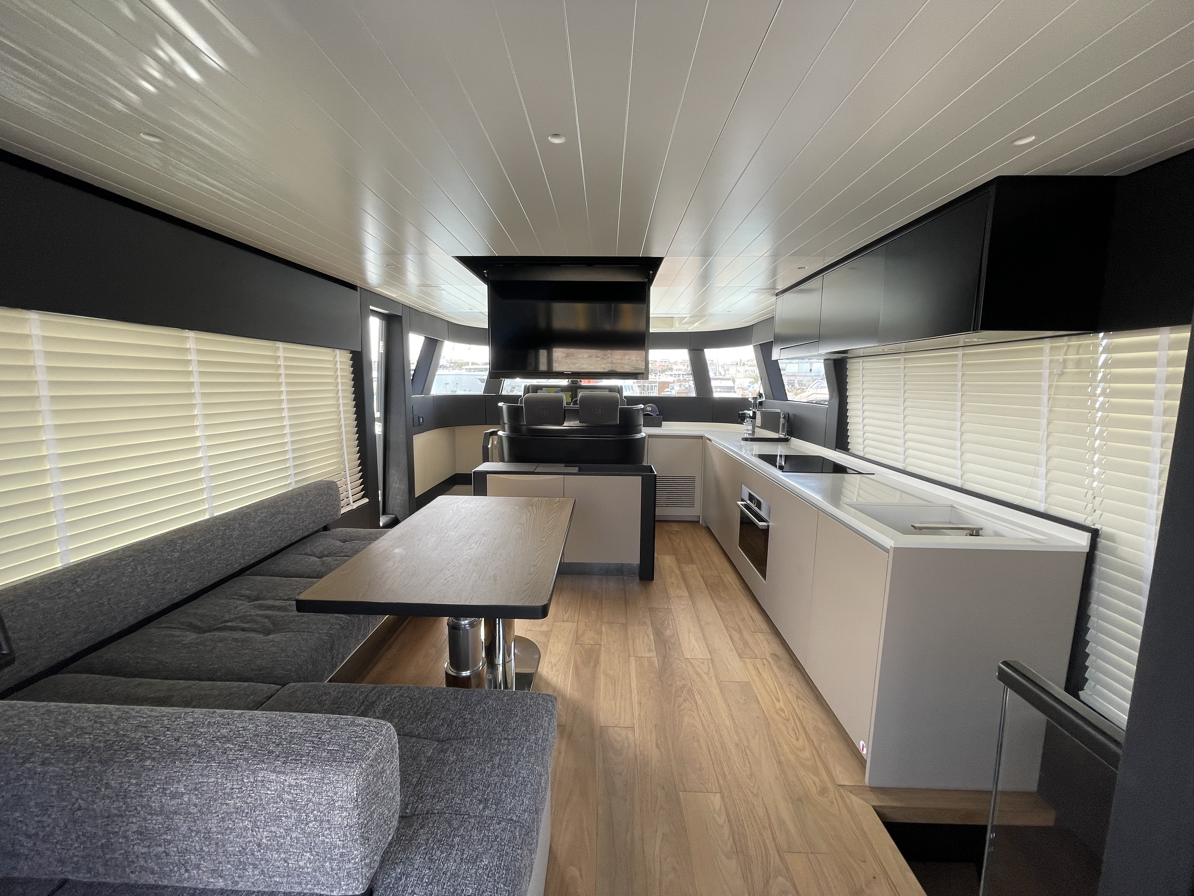 Bluegame BGX60 | Интерьер 4