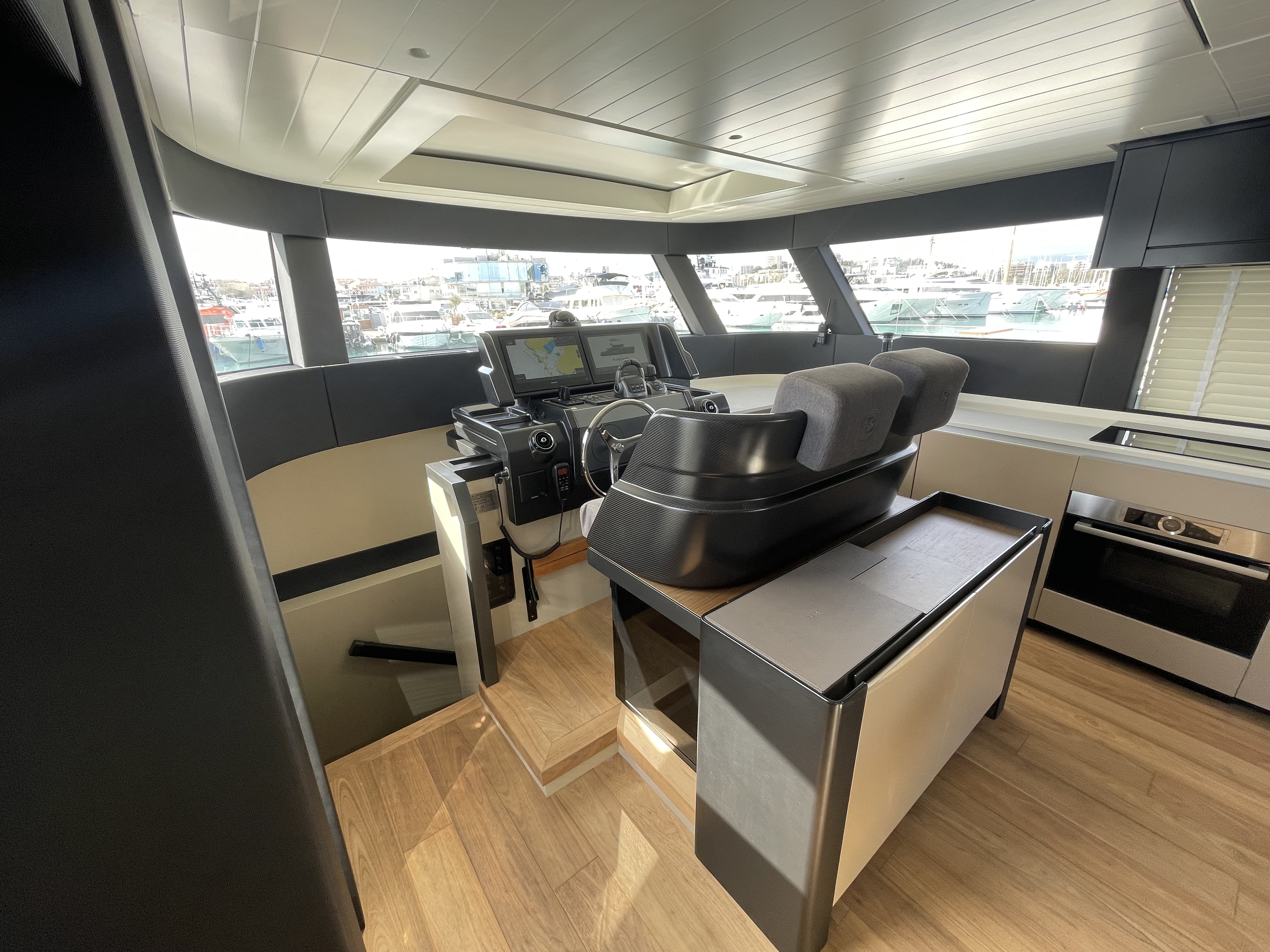 Bluegame BGX60 | Интерьер 5