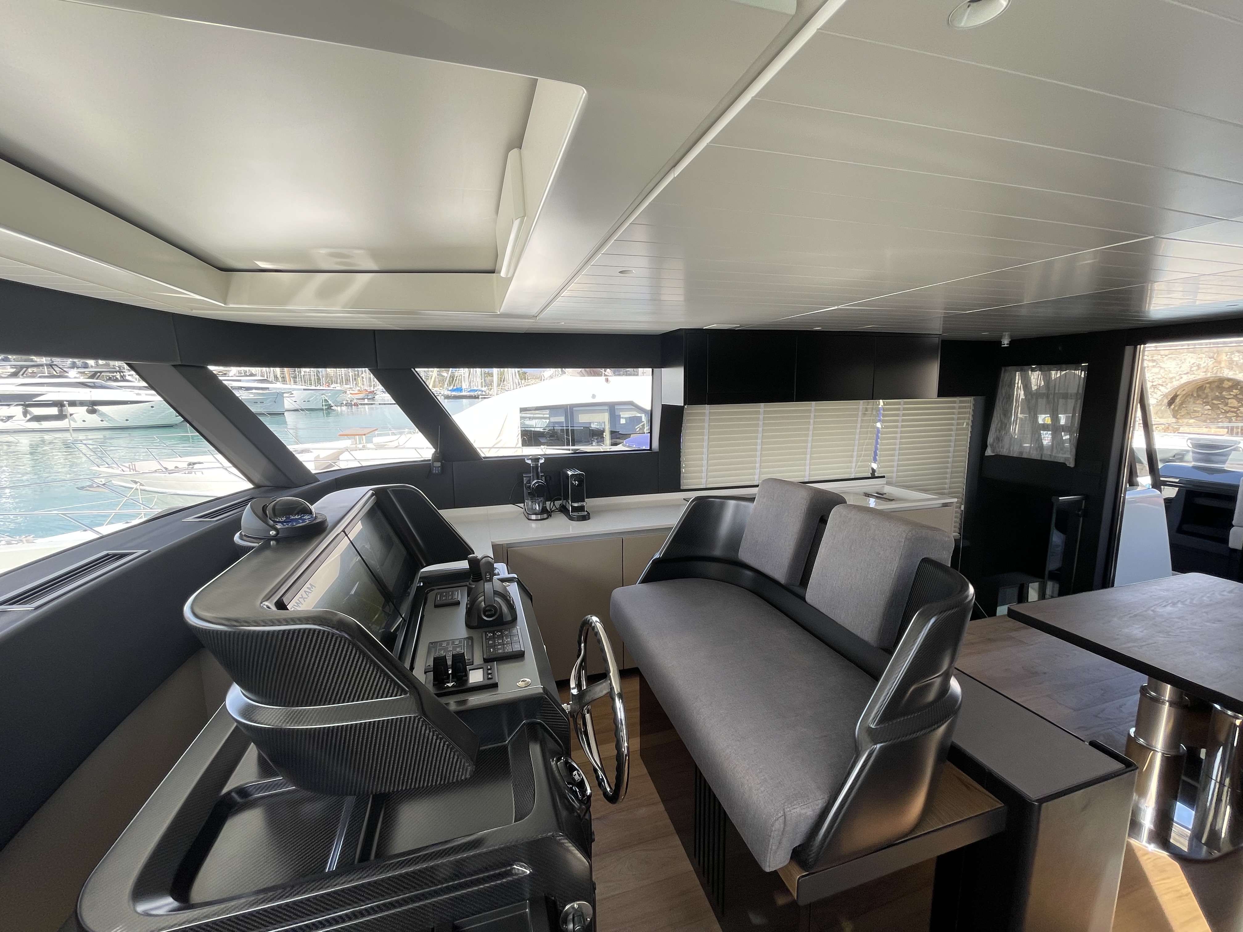 Bluegame BGX60 | Интерьер 6