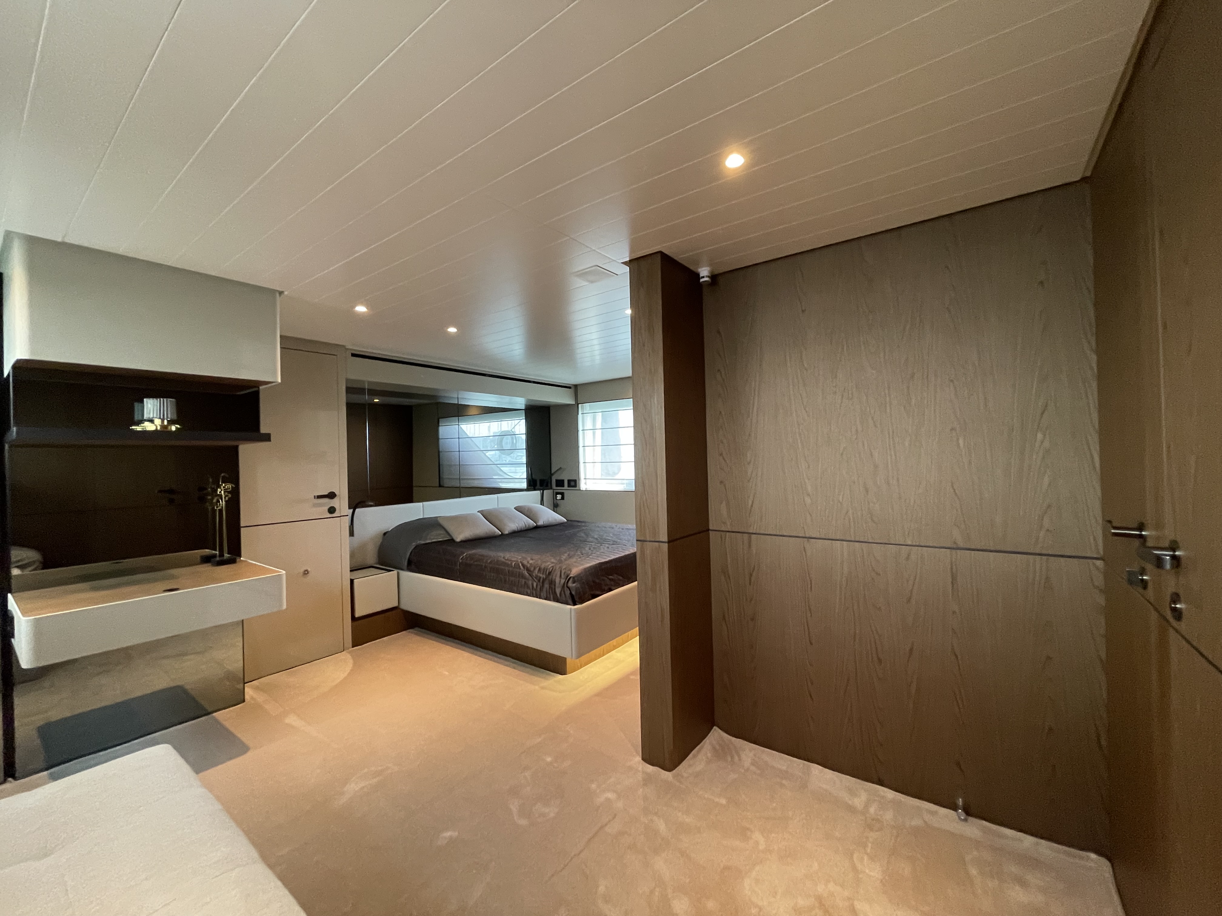 Bluegame BGX60 | Интерьер 10