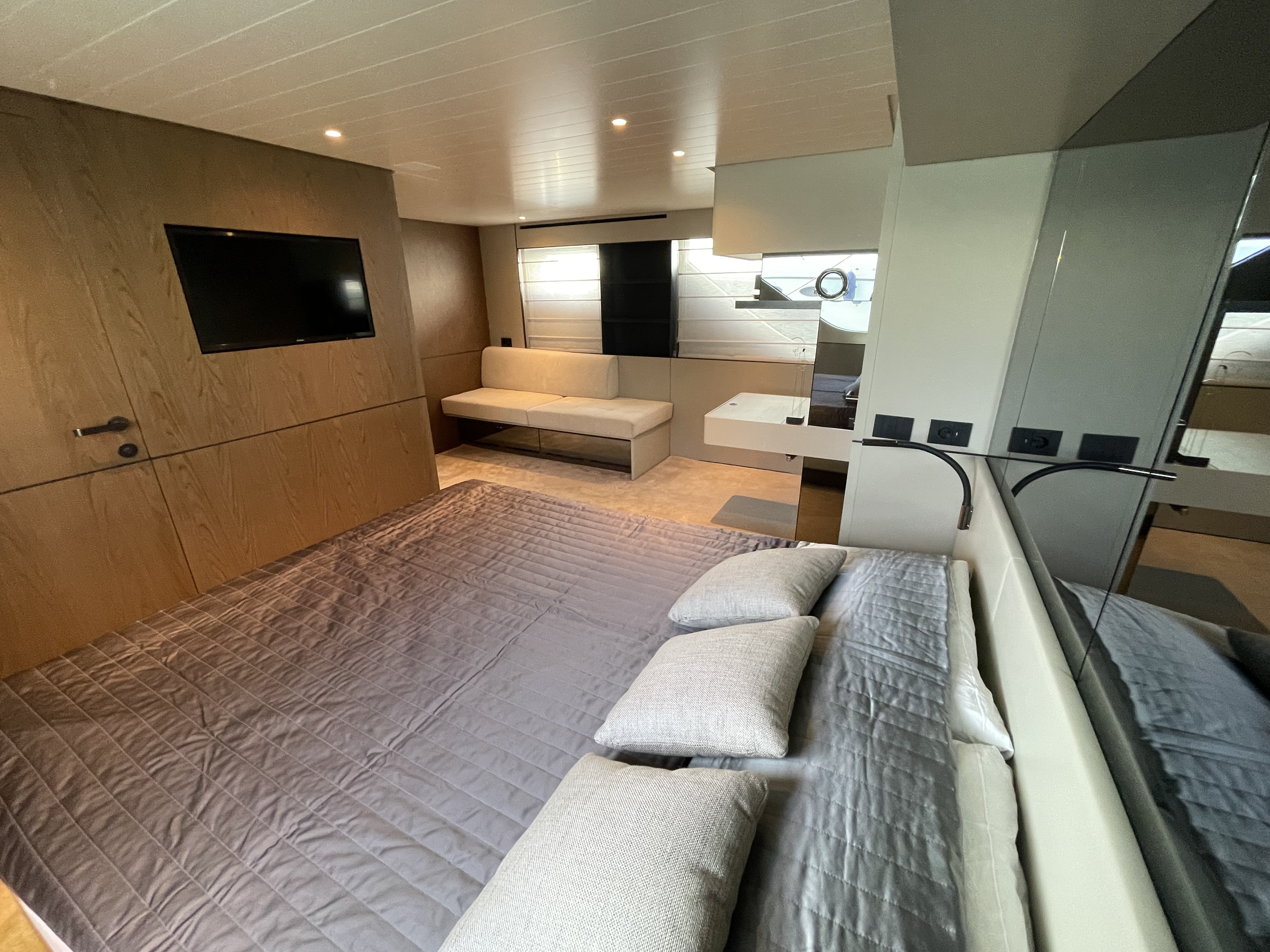 Bluegame BGX60 | Интерьер 12