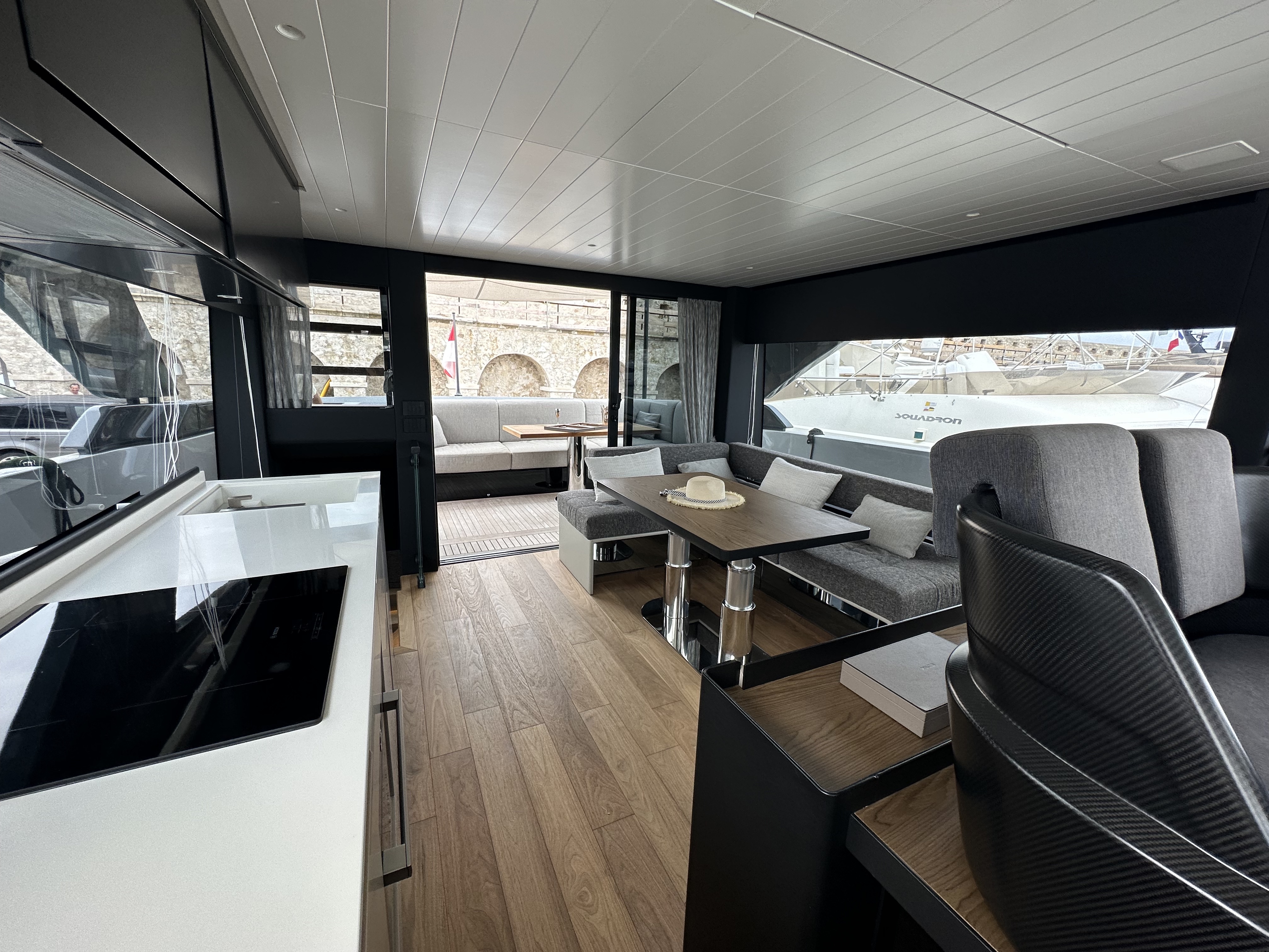 Bluegame BGX60 | Интерьер 8