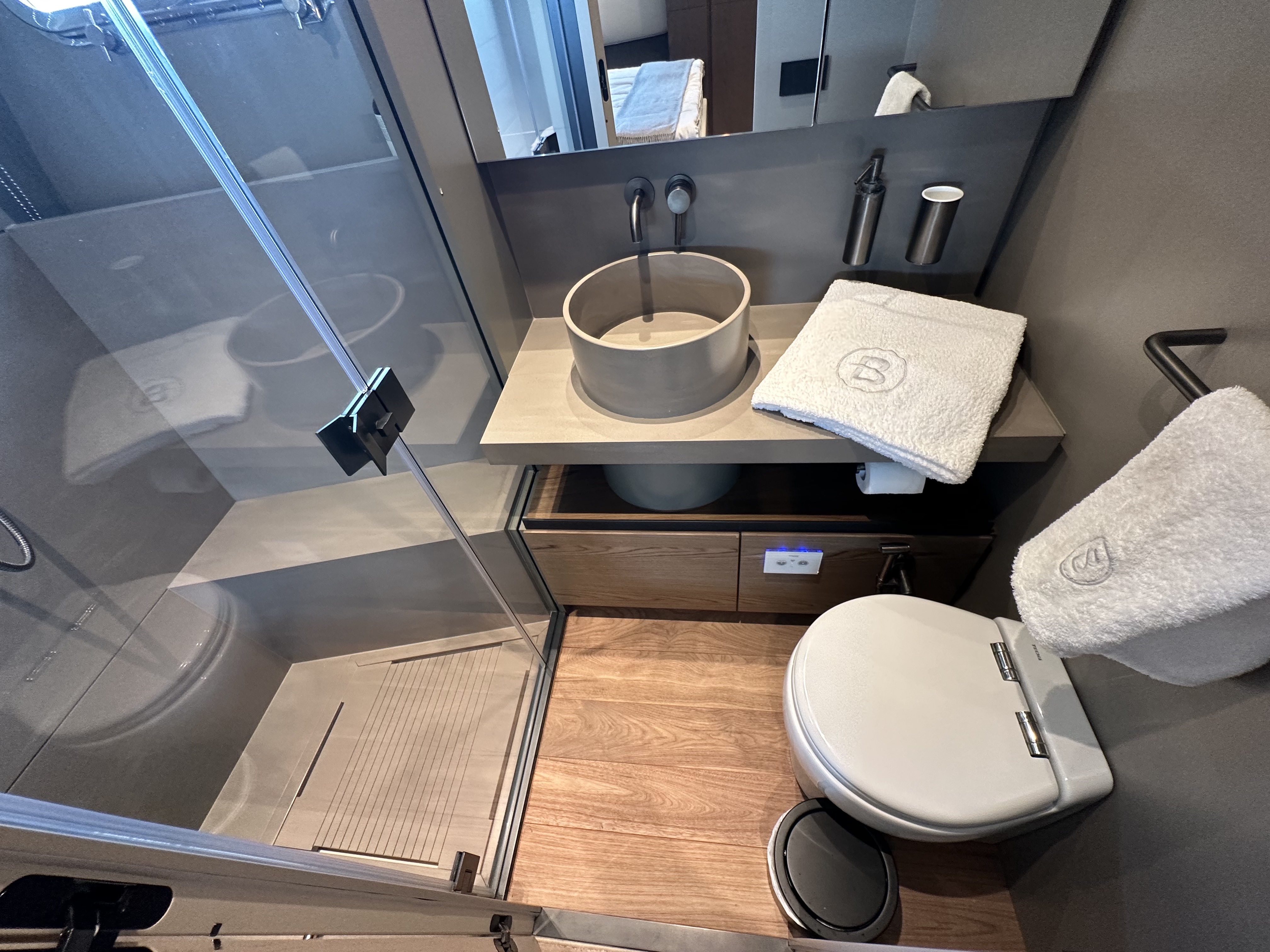 Bluegame BGX60 | Интерьер 15