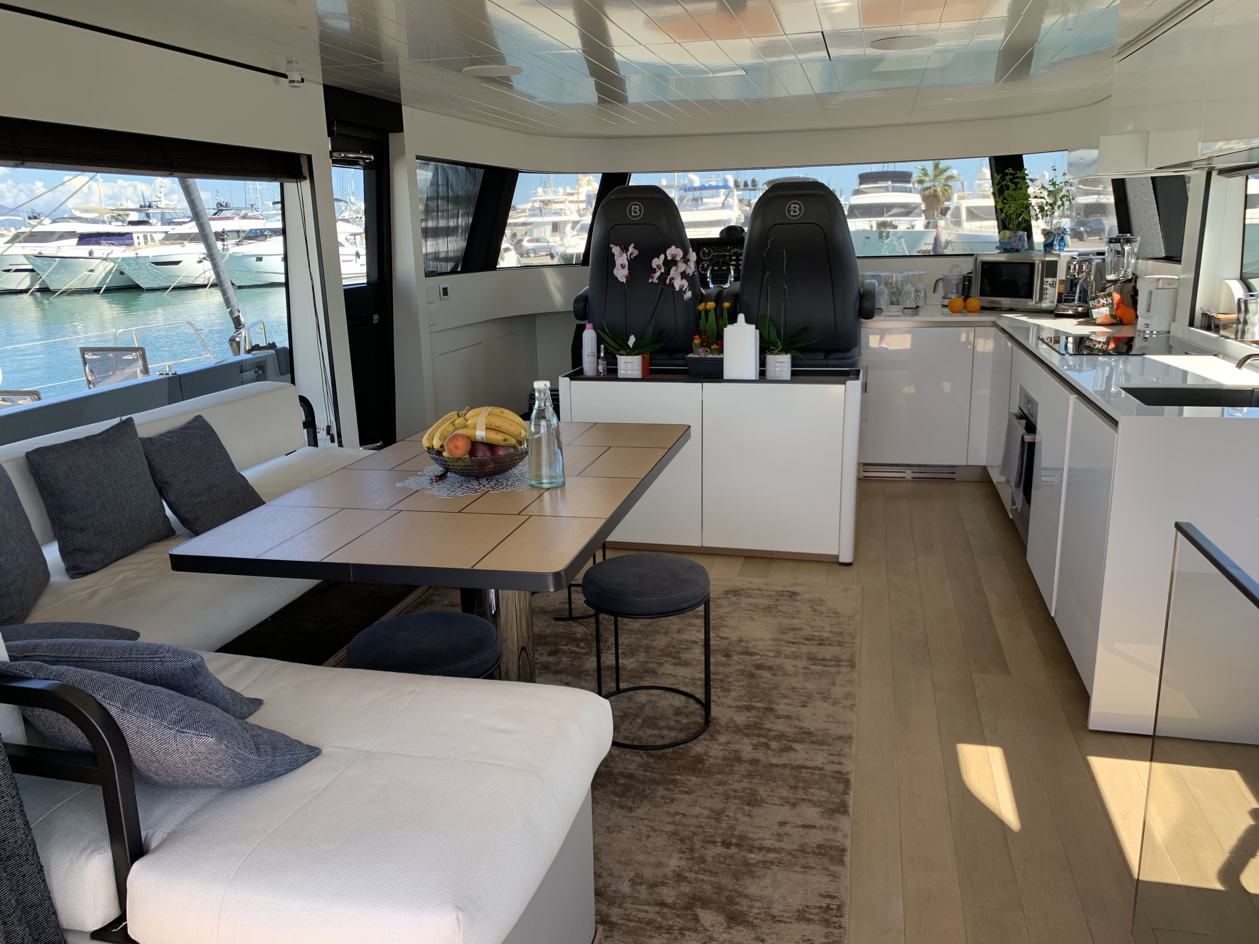 Bluegame BGX70 | Интерьер 1