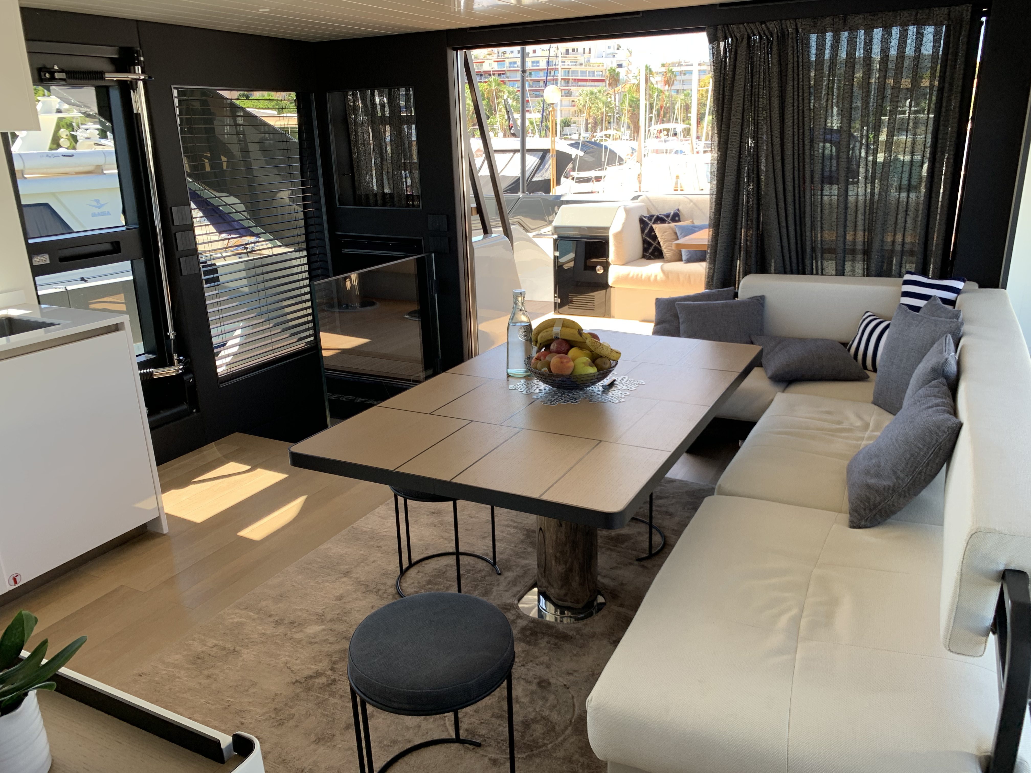 Bluegame BGX70 | Интерьер 2