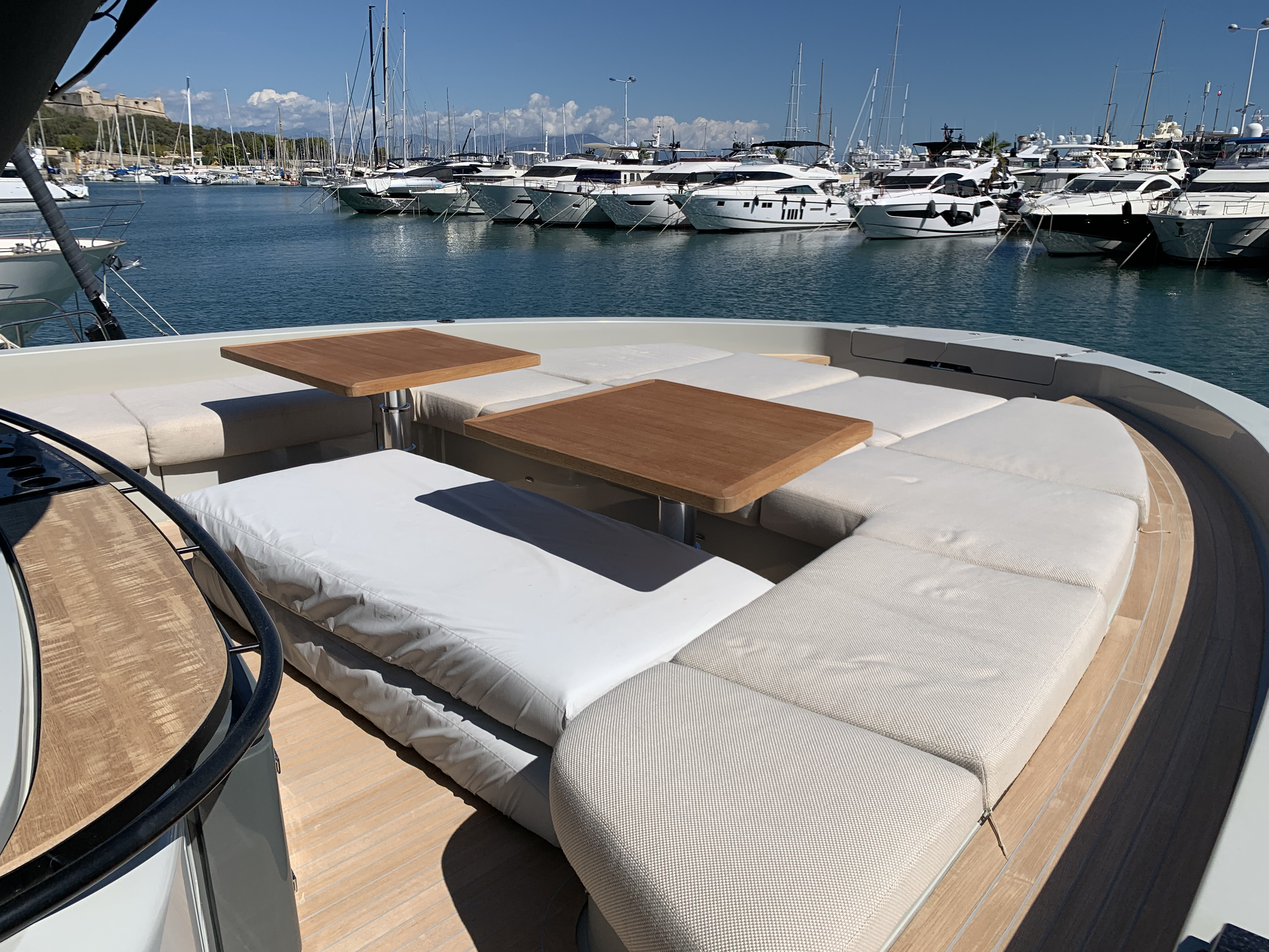 Bluegame BGX70 | Экстерьер 3