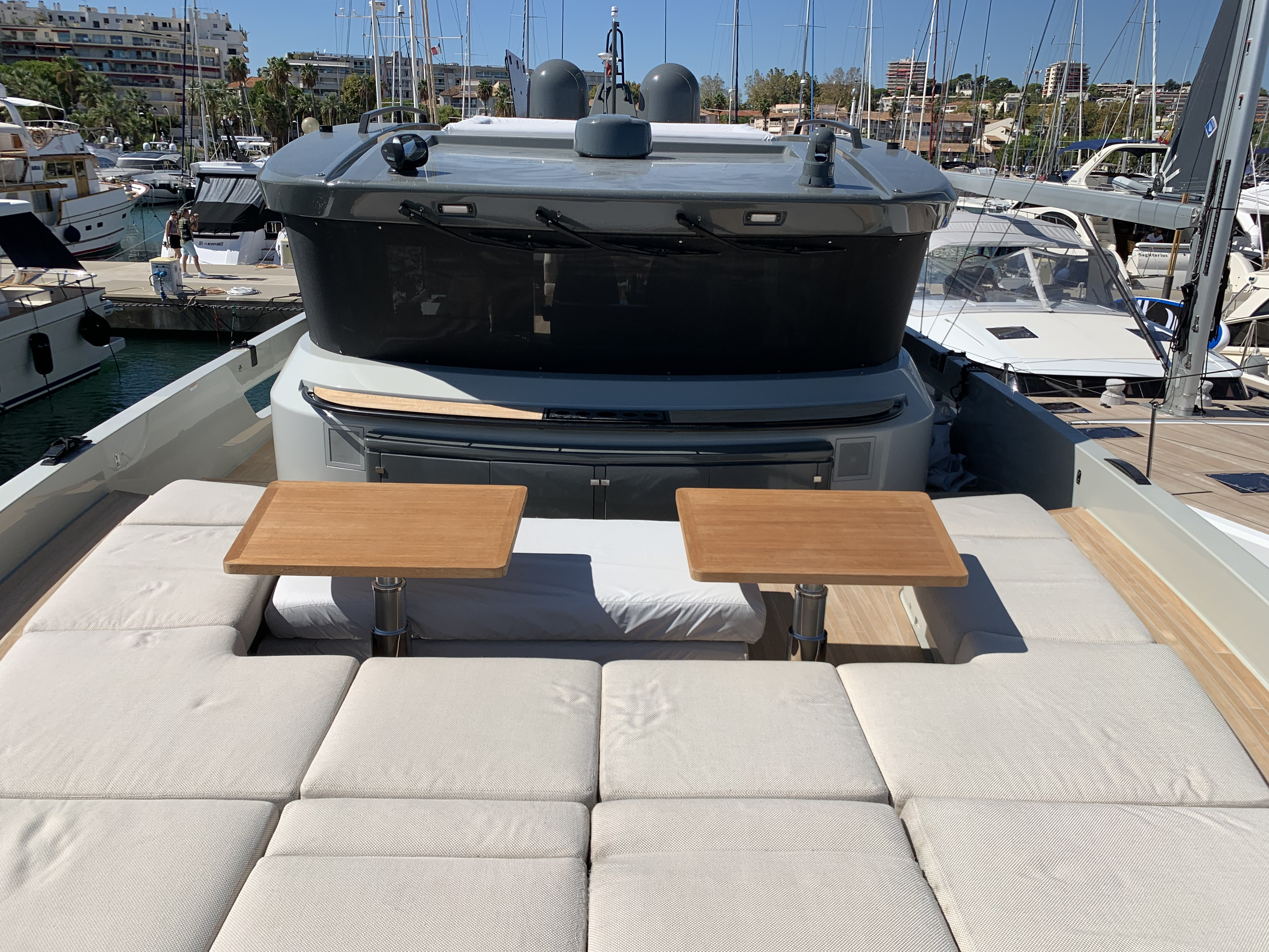 Bluegame BGX70 | Экстерьер 4