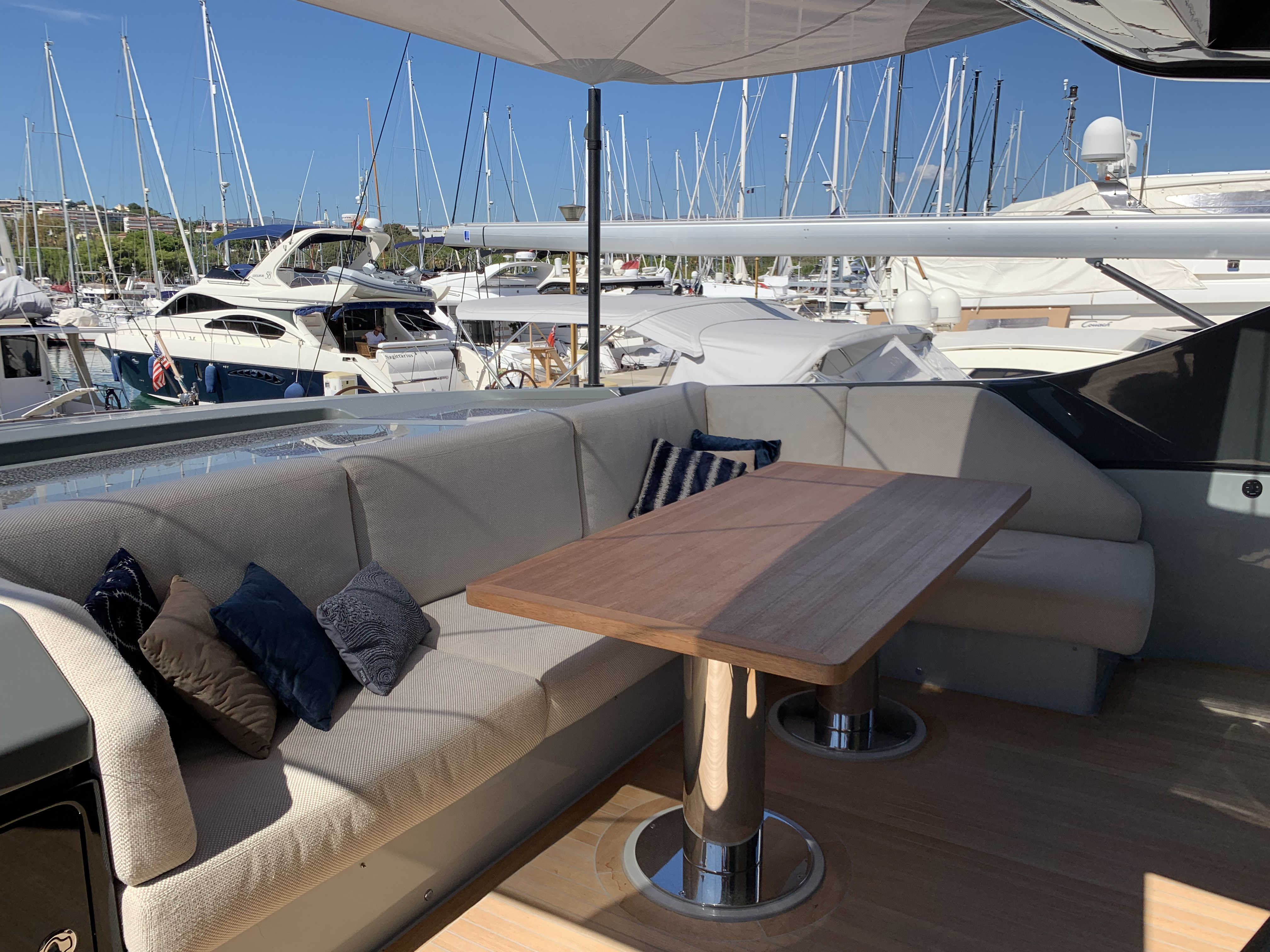 Bluegame BGX70 | Экстерьер 5