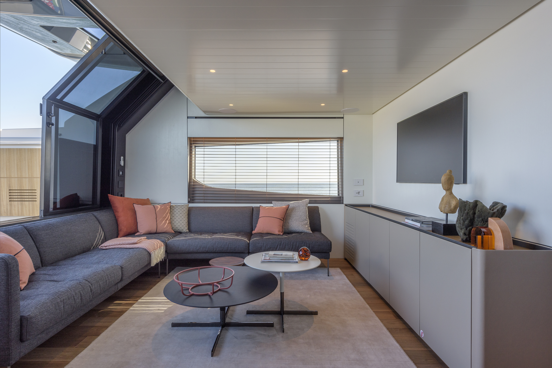 Bluegame BGX73 | Интерьер 3