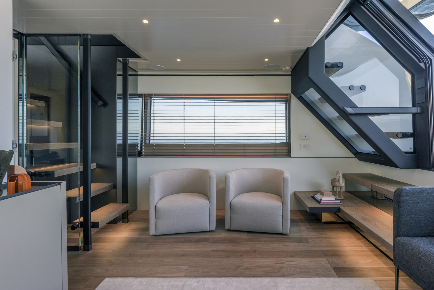 Bluegame BGX73 | Интерьер 2