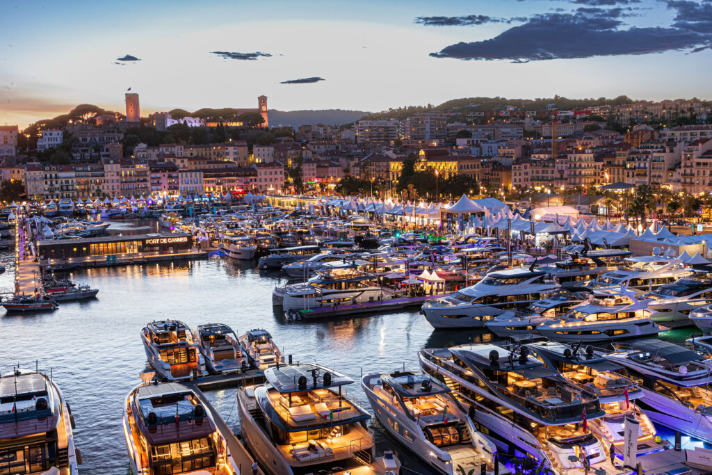 Модельный ряд Bluegame на Cannes Yachting Festival 2025